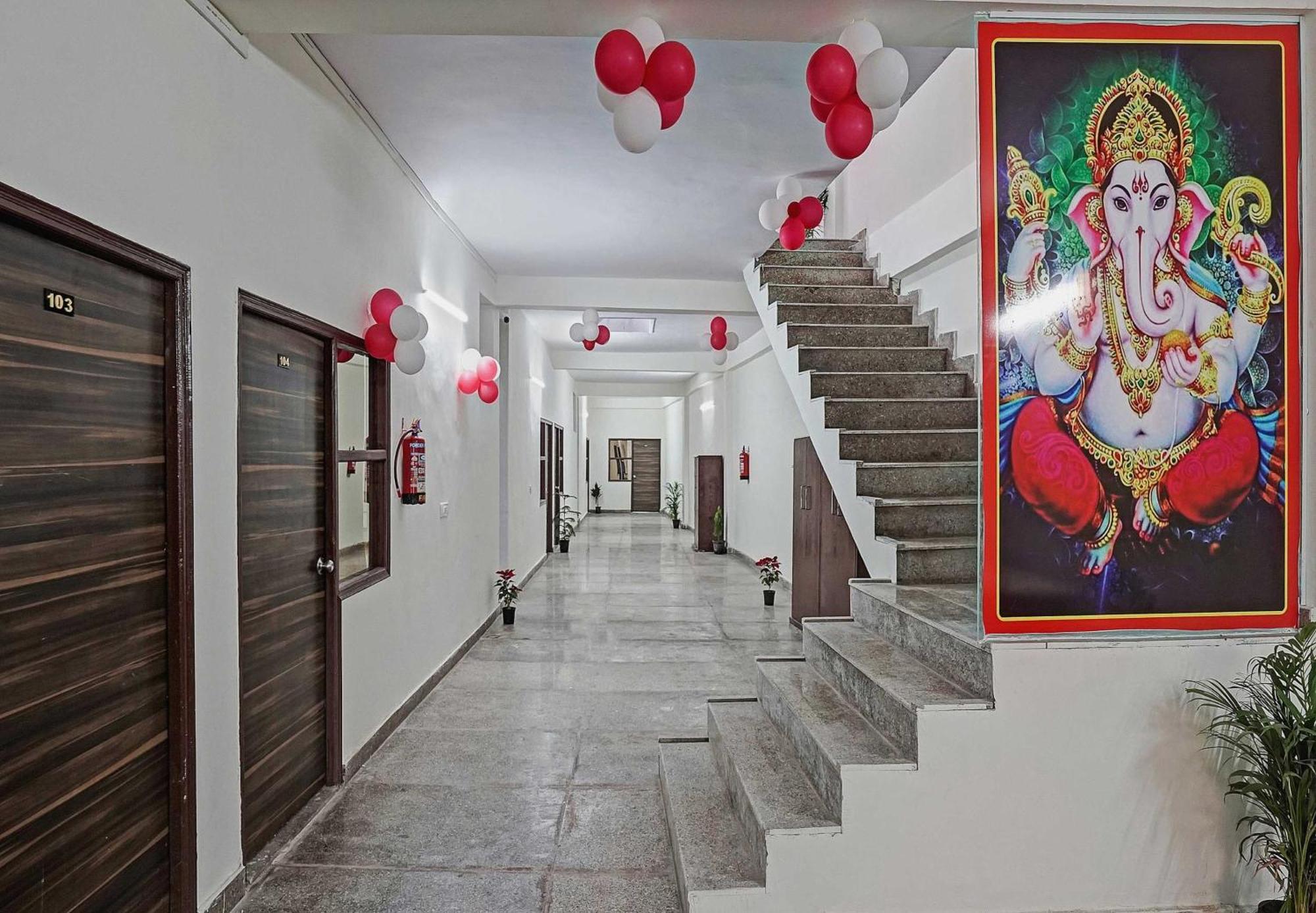 Hotel O Avs Hotel & Restaurant Noida Exterior photo