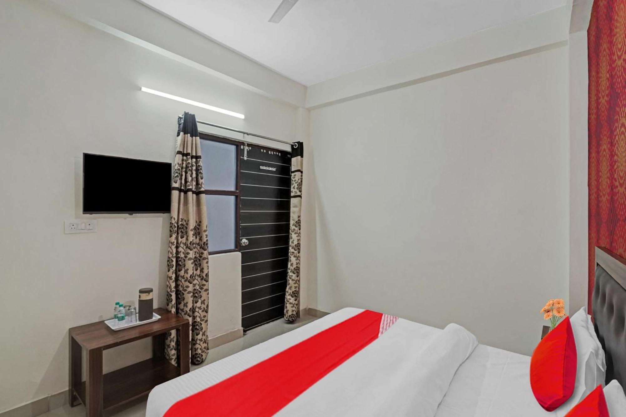 Hotel O Avs Hotel & Restaurant Noida Exterior photo