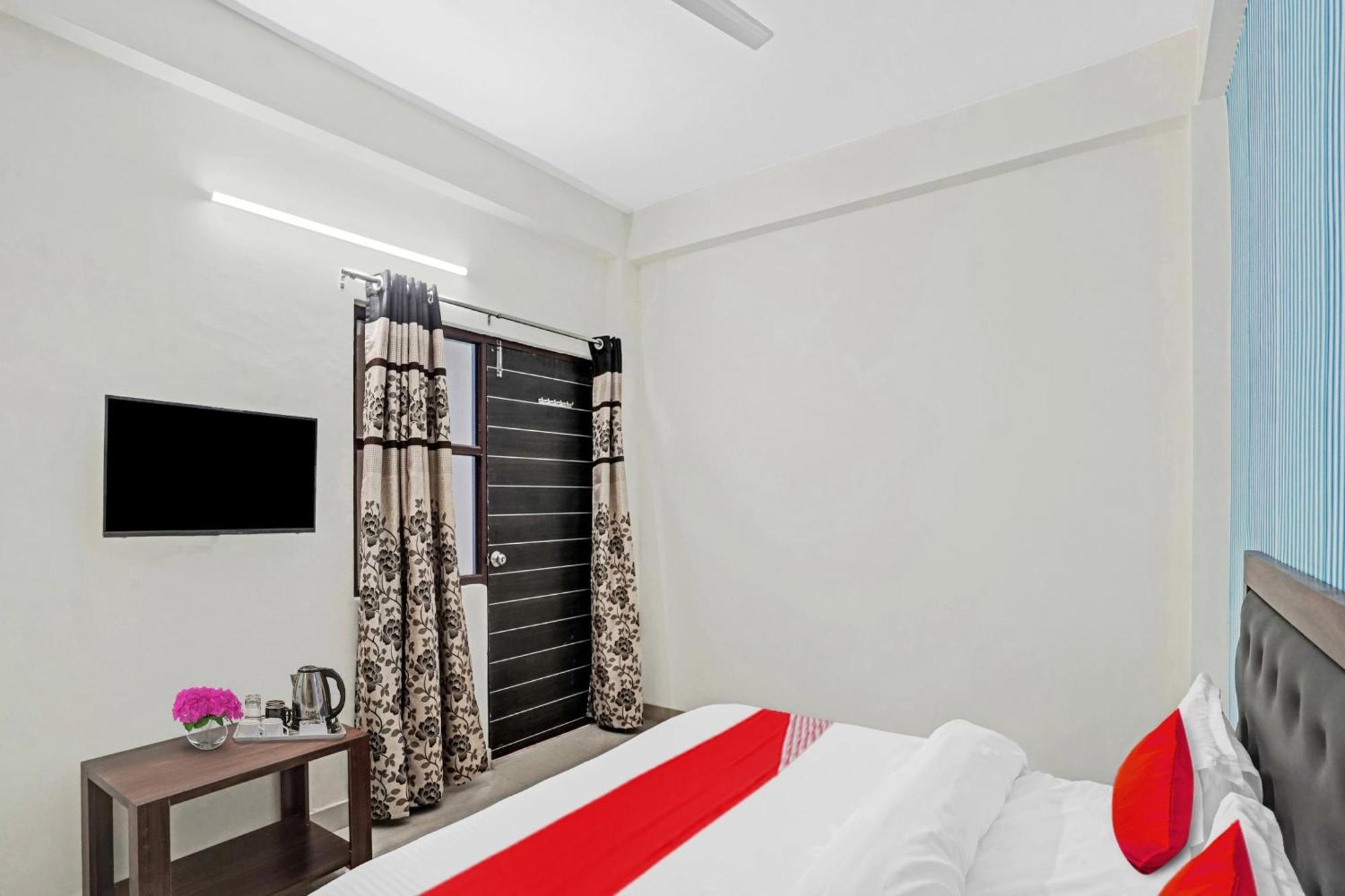 Hotel O Avs Hotel & Restaurant Noida Exterior photo