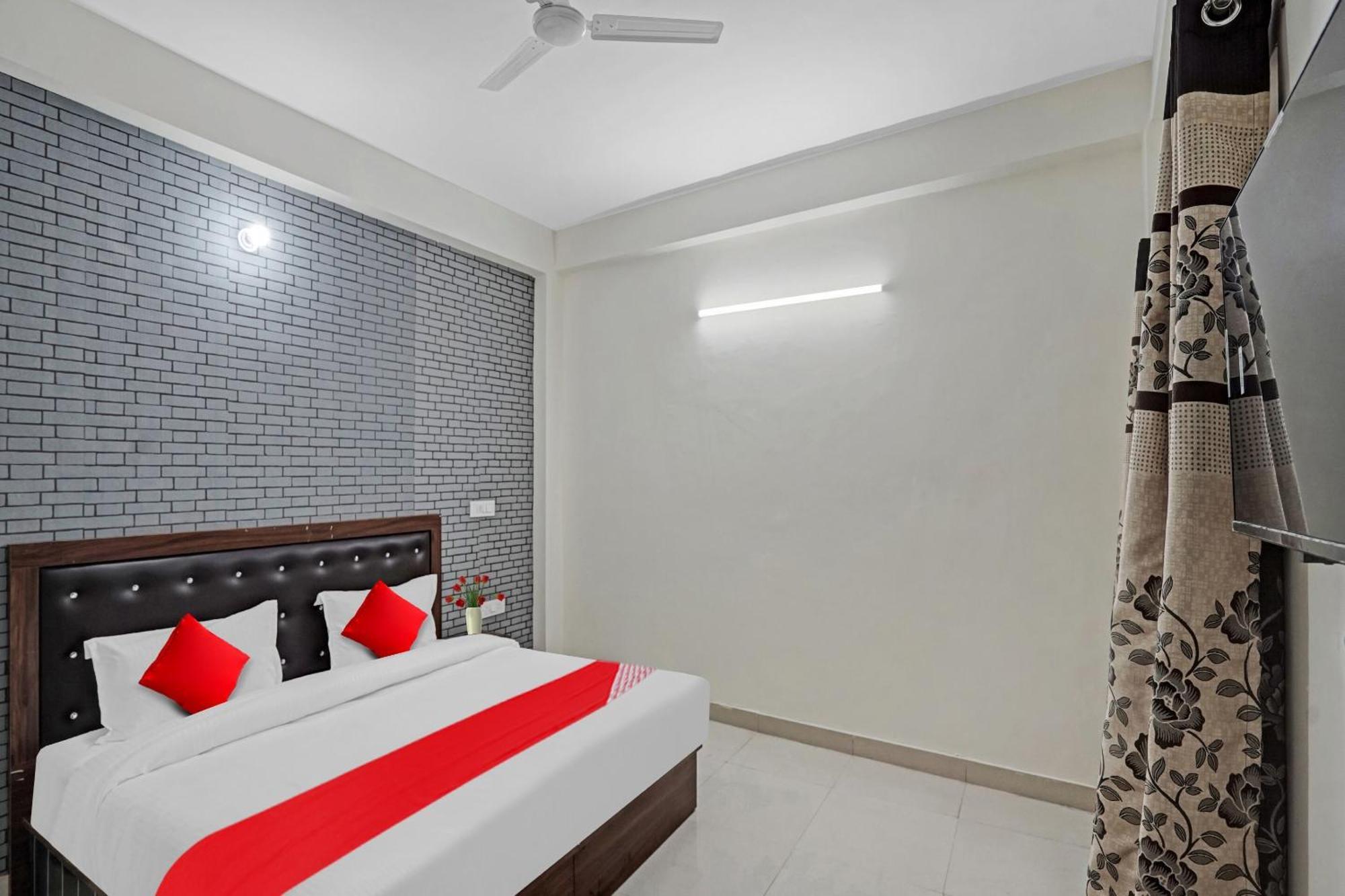 Hotel O Avs Hotel & Restaurant Noida Exterior photo