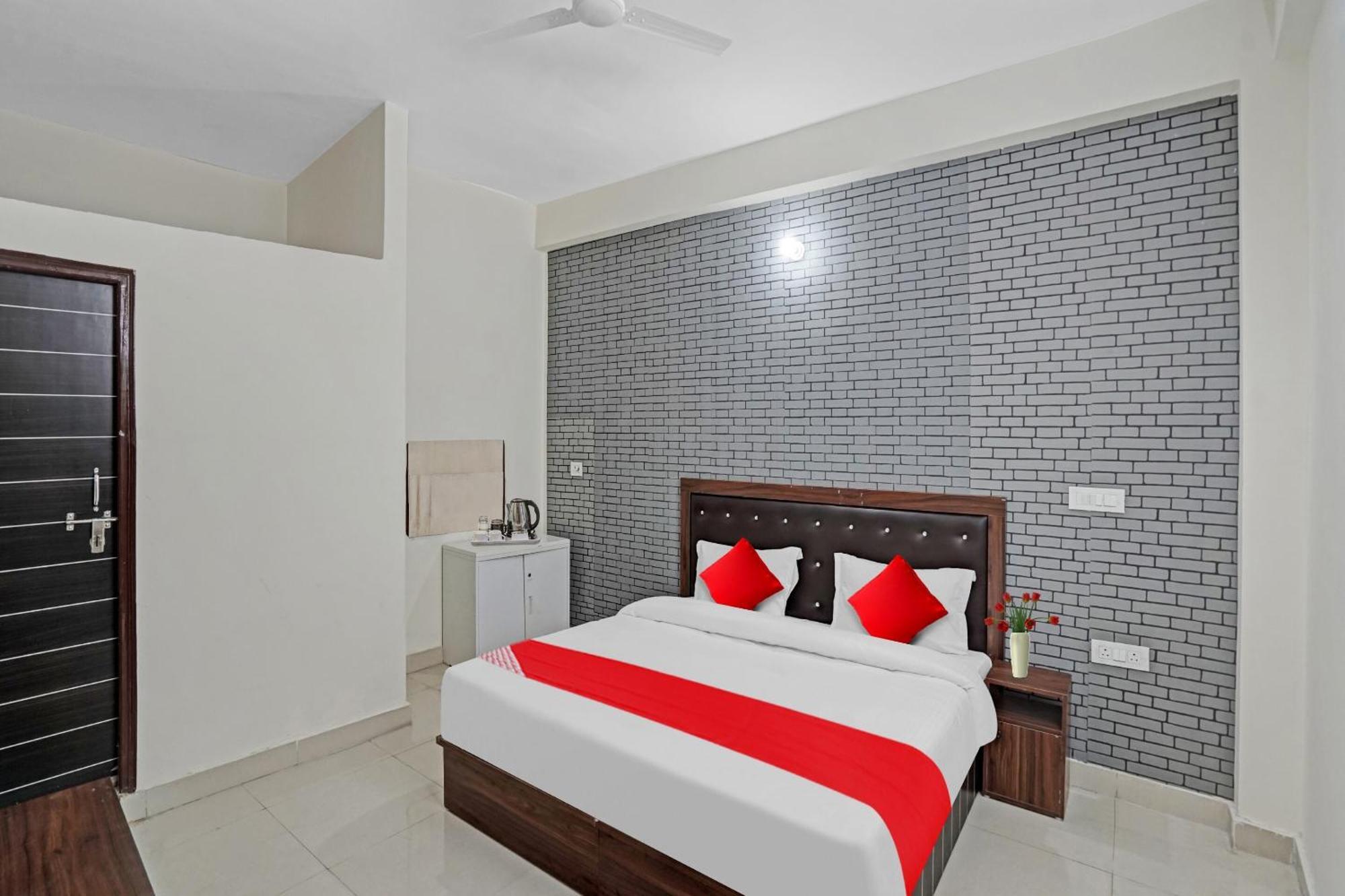 Hotel O Avs Hotel & Restaurant Noida Exterior photo